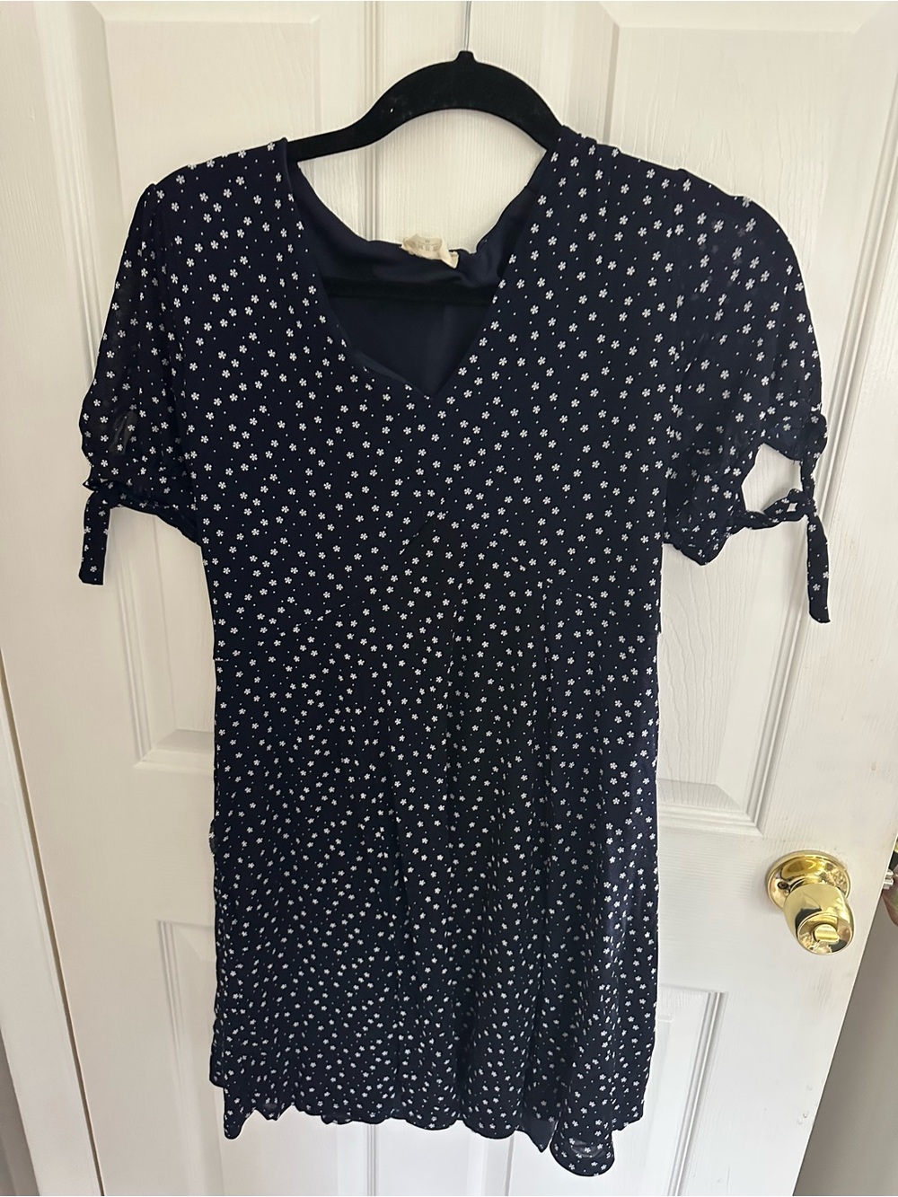 NWOT Navy Floral Print Tie Sleeve Dress size medium